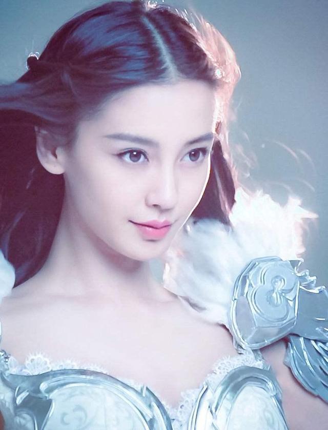 杨颖的艺名翻译后不叫“天使宝贝,”赵丽颖的英文名最逗