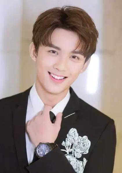 赵丽颖即将出演《法医狂妃》,合作小奶狗吴磊,吻戏成为最大障碍