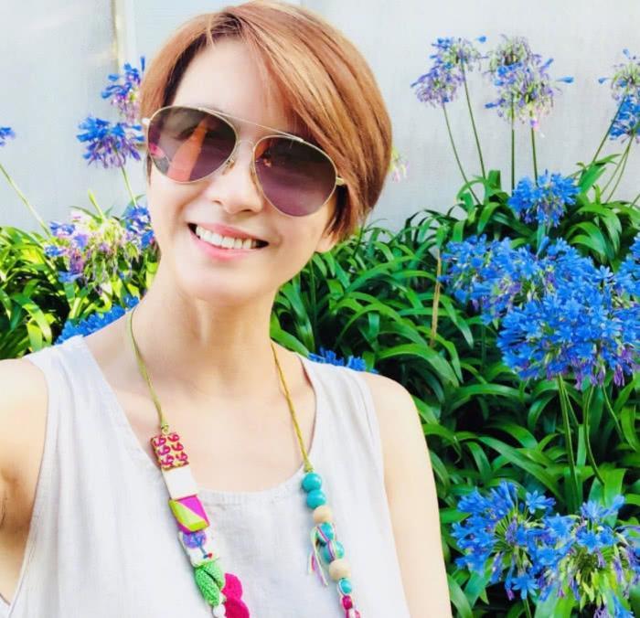 梁咏琪晒女儿近照,混血基因强大美到开挂,这才是最萌星二代!