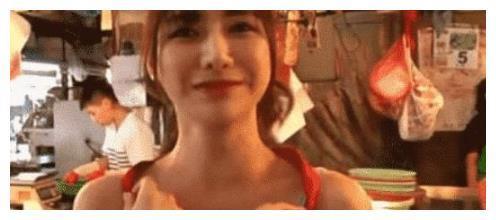 最美“卖鱼西施”火了,杀鱼动作娴熟,网友:颜值与实力并存