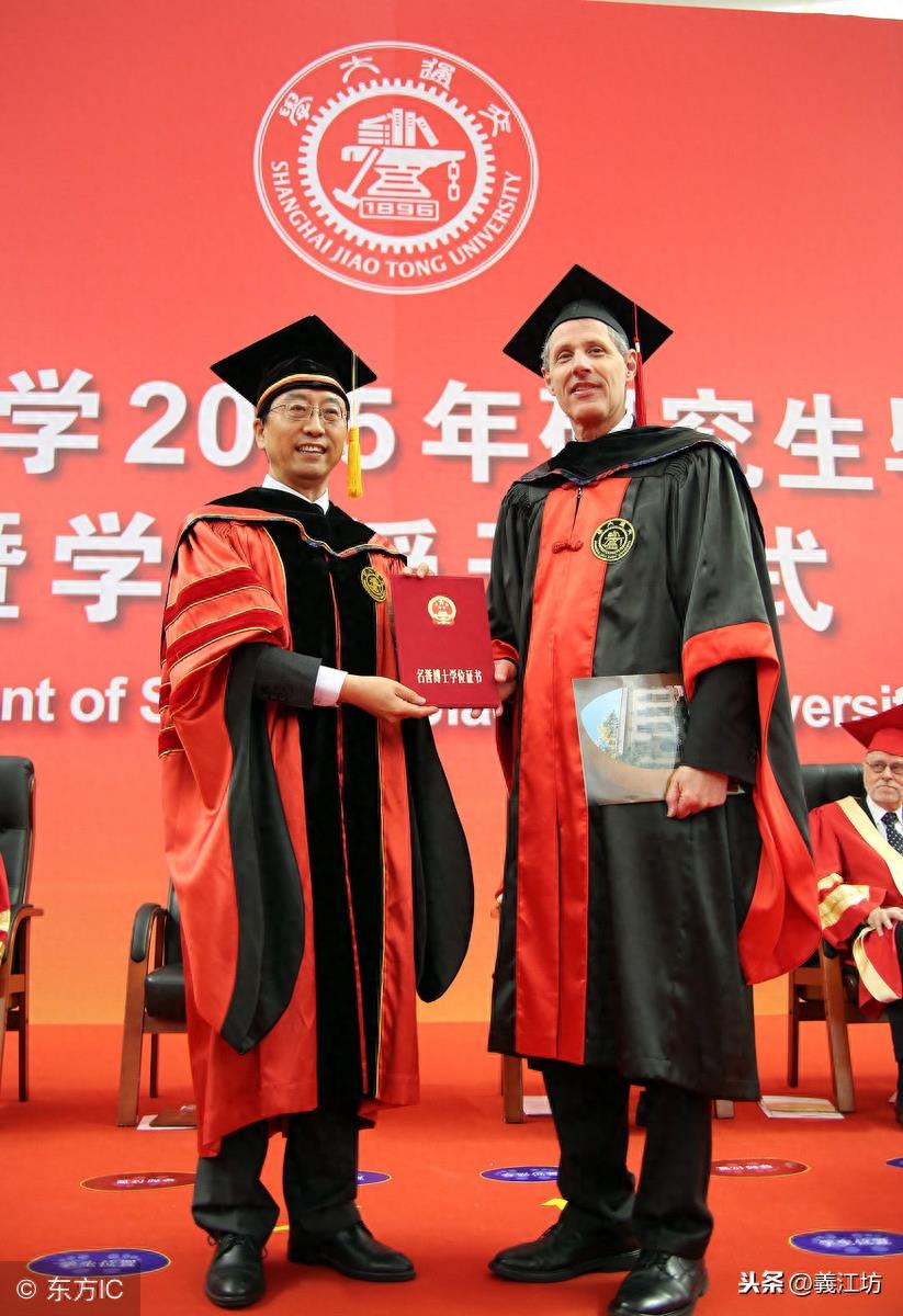 学士、硕士、博士、校长服的区别、式样和意义,看这篇就够了