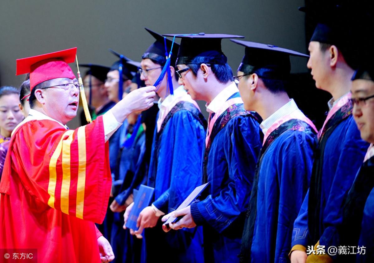 学士、硕士、博士、校长服的区别、式样和意义,看这篇就够了