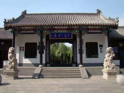 ​山东施工队挖到千年古墓，3个孩童被活埋，专家冒险揭开冥婚之谜