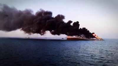 ​伊朗海军最大军舰沉没？其实人家还有一艘12万吨级“巨舰”