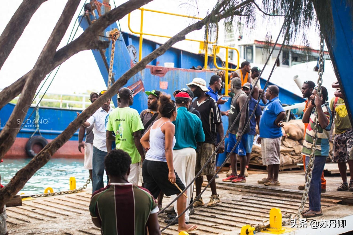 实拍瓦努阿图码头:世界上最不发达国家之一,全国人口28万