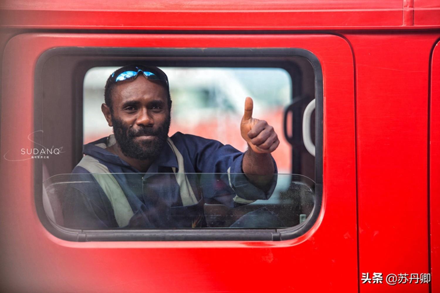 实拍瓦努阿图码头:世界上最不发达国家之一,全国人口28万