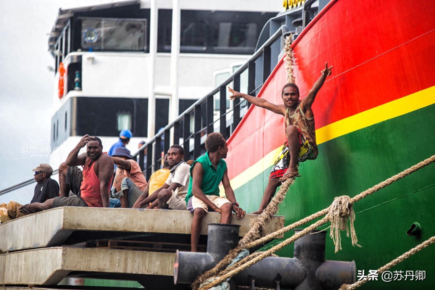 实拍瓦努阿图码头:世界上最不发达国家之一,全国人口28万