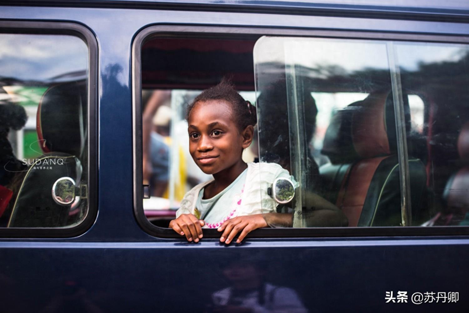 实拍瓦努阿图码头:世界上最不发达国家之一,全国人口28万