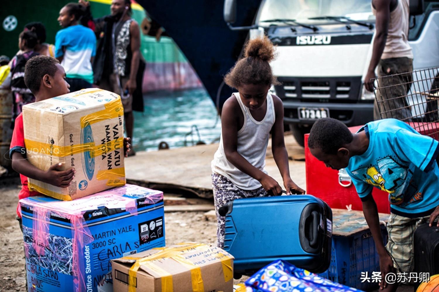 实拍瓦努阿图码头:世界上最不发达国家之一,全国人口28万