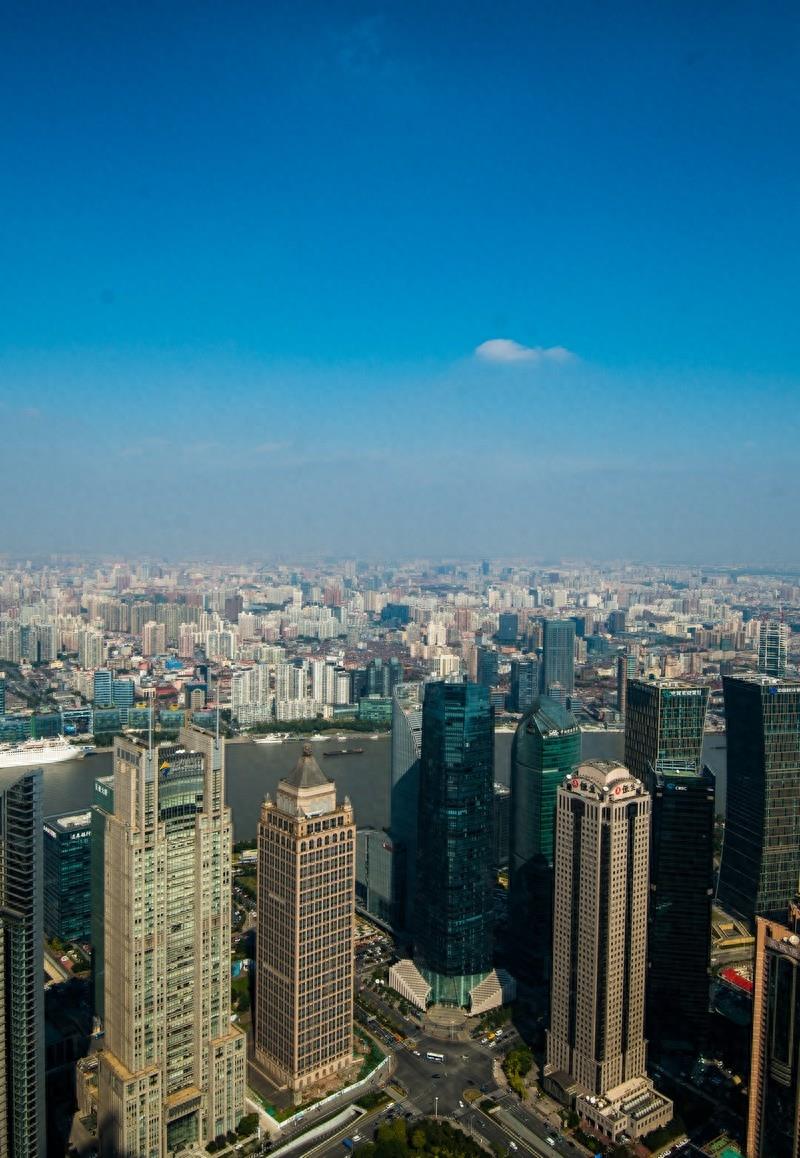 外滩，上海的标志性建筑和城市历史的象征，原英国租界地