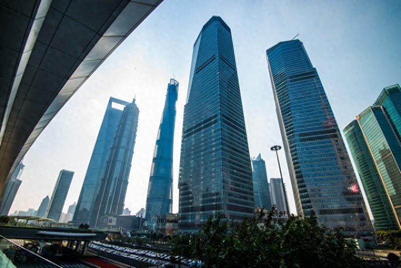 外滩，上海的标志性建筑和城市历史的象征，原英国租界地