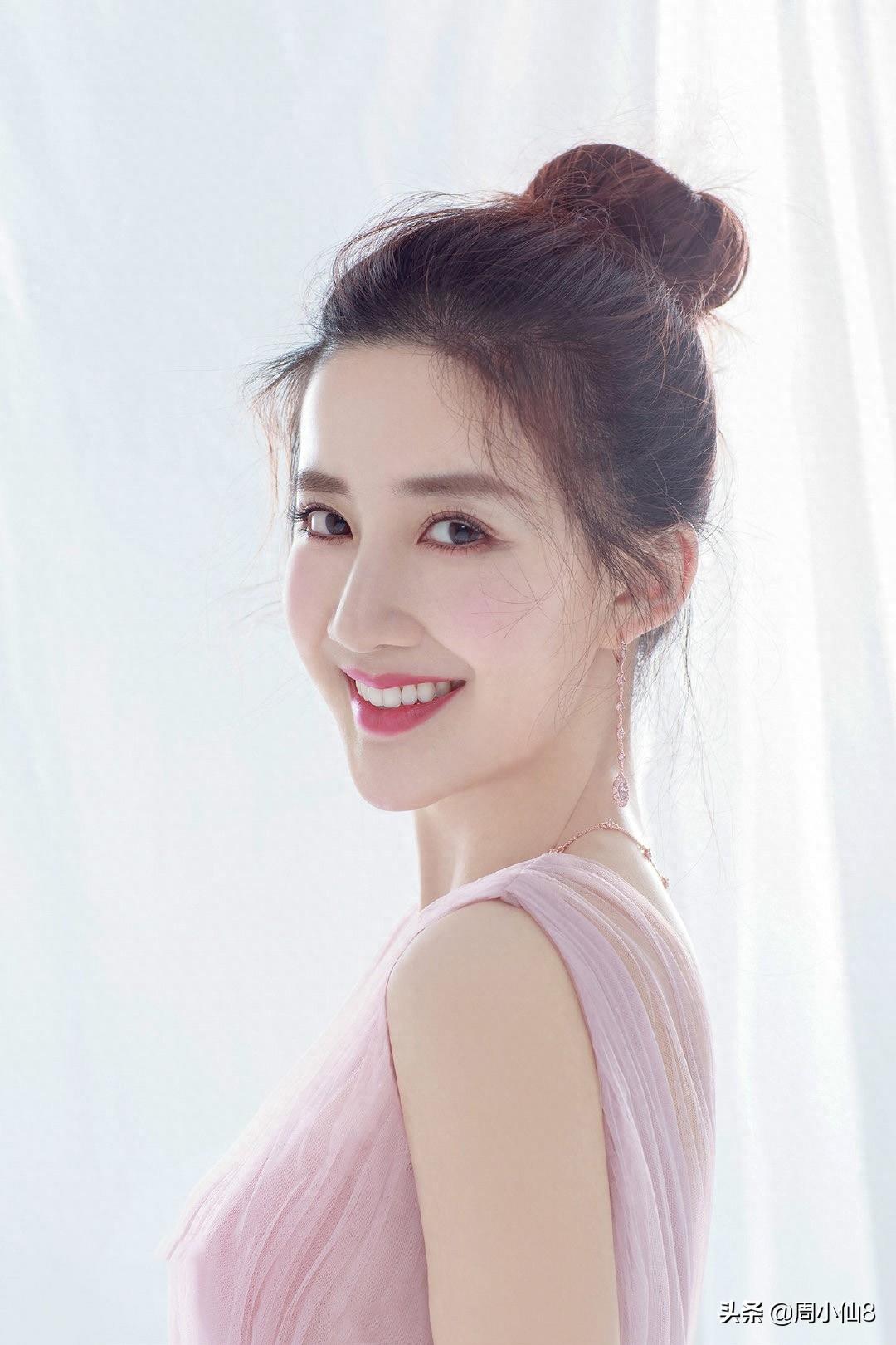 明星陈欣予，娱乐圈女演员，被誉为“胶原蛋白女神”