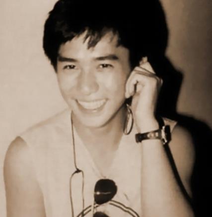 梁朝伟罕见青涩照合集：3岁就拥有一双迷人的电眼，娱乐圈里的“万人迷”真不是盖的！