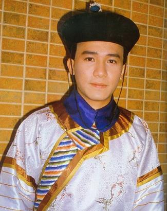 梁朝伟罕见青涩照合集：3岁就拥有一双迷人的电眼，娱乐圈里的“万人迷”真不是盖的！