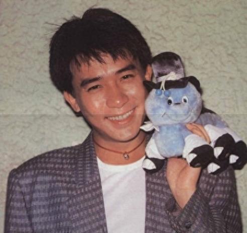 梁朝伟罕见青涩照合集：3岁就拥有一双迷人的电眼，娱乐圈里的“万人迷”真不是盖的！