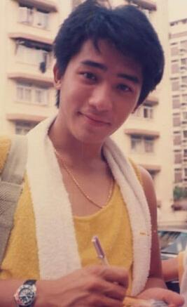 梁朝伟罕见青涩照合集：3岁就拥有一双迷人的电眼，娱乐圈里的“万人迷”真不是盖的！