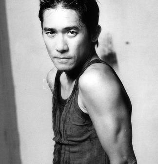 梁朝伟罕见青涩照合集：3岁就拥有一双迷人的电眼，娱乐圈里的“万人迷”真不是盖的！