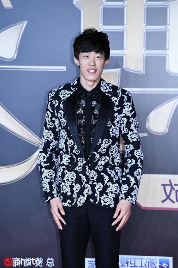 跳高名将张国伟被国家队开除+禁赛 做谐星进军娱乐圈？