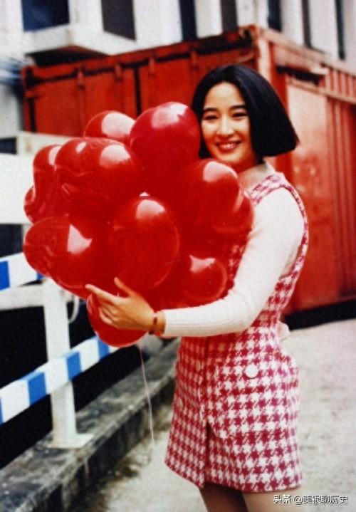 影帝张家辉珍藏版旧照：图6的表情特别逗，图9是情意绵绵的结婚照