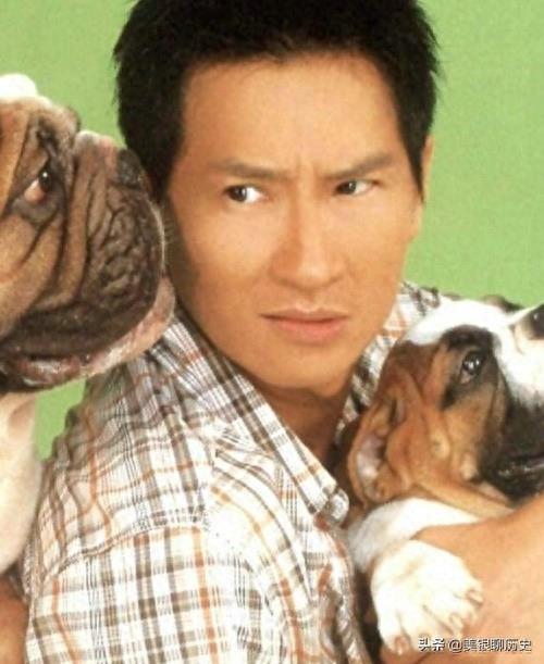 影帝张家辉珍藏版旧照：图6的表情特别逗，图9是情意绵绵的结婚照