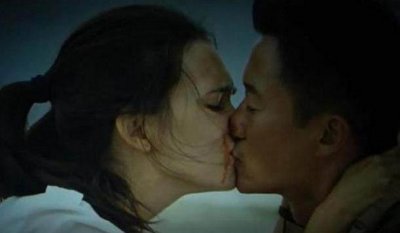​吴京吻过的明星，吻卢靖姗意犹未尽，吻谢楠最幸福，吻第3是真爱