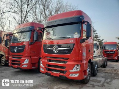 ​东风天龙旗舰前四后八载货车曝光，还是王者版，实拍带你看啥配置