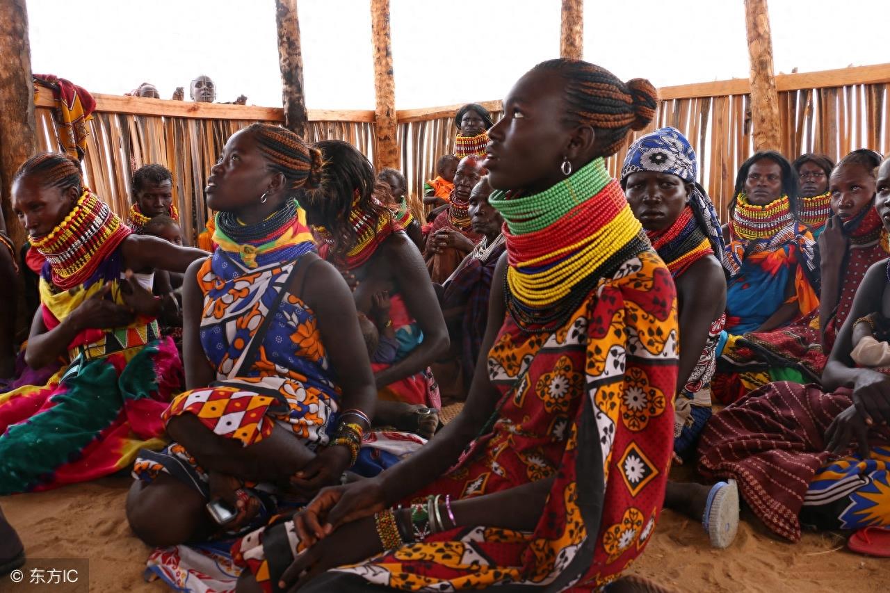 世界上最神秘的马赛人,喝牛血吃牛肉住牛粪房屋,实行一夫多妻制