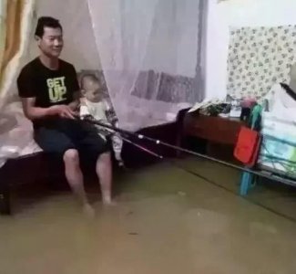 ​钓鱼：朋友圈疯传的爆笑钓鱼图片，最后看得好气！