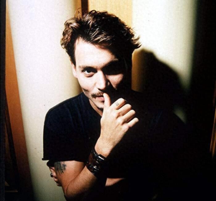 美系十大帅哥之一,《加勒比海盗》中最爱的杰克船长约翰尼·德普