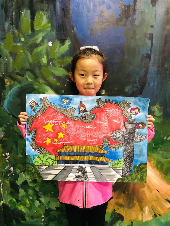 70周年华诞,共绘祖国繁荣;少儿创意美术图集《我爱我的祖国》