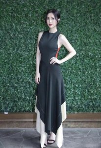 ​张继聪真是娶对了人，妻子谢安琪42岁依然风韵犹存