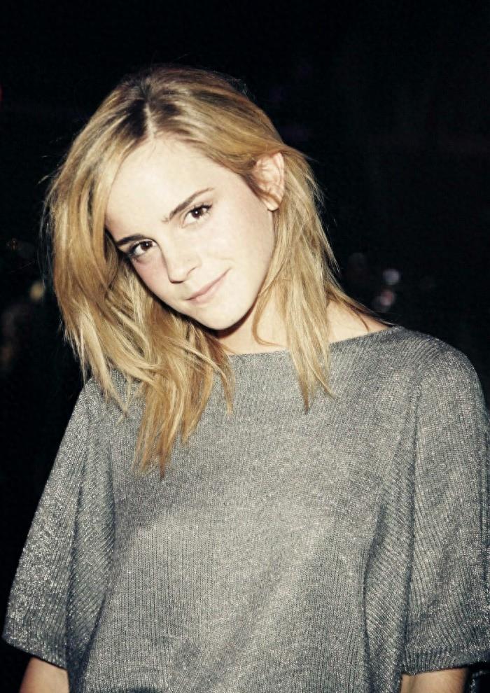 全界都知道“赫敏”拒绝了英国王子，然本是女王，何须当妃？