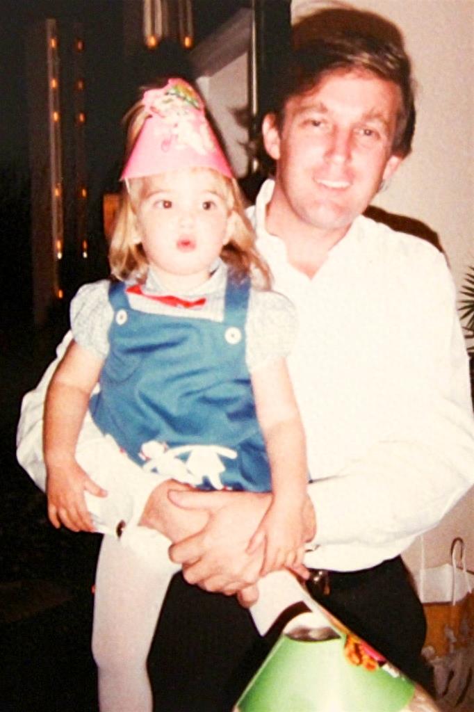 老照片：特朗普总统青年时期生活照