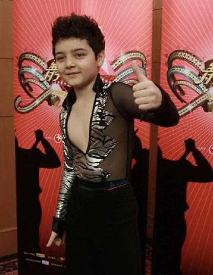 最帅童星阿尔法近照:9岁登春晚走红,现在长这样沦为路人无人识