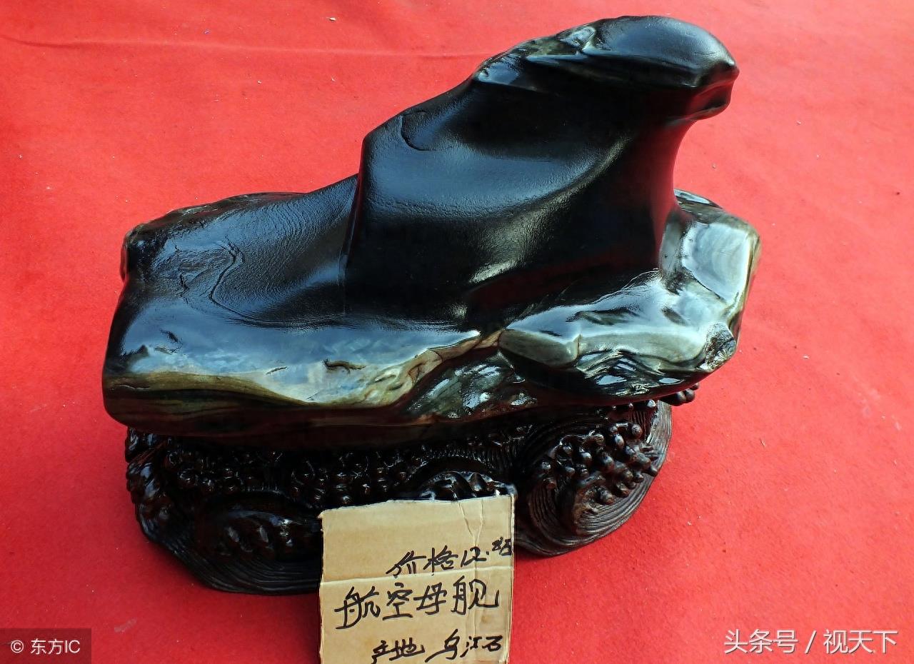 这10块奇石最低10几万元,最高10亿元,奇石的价格最终由谁决定