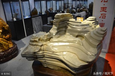 ​这10块奇石最低10几万元，最高10亿元，奇石的价格最终由谁决定