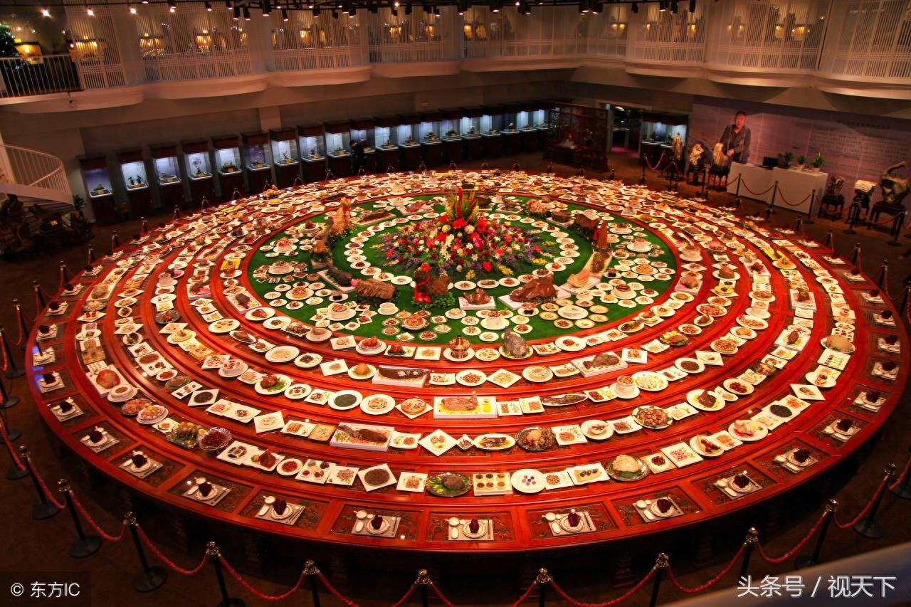 这10块奇石最低10几万元,最高10亿元,奇石的价格最终由谁决定