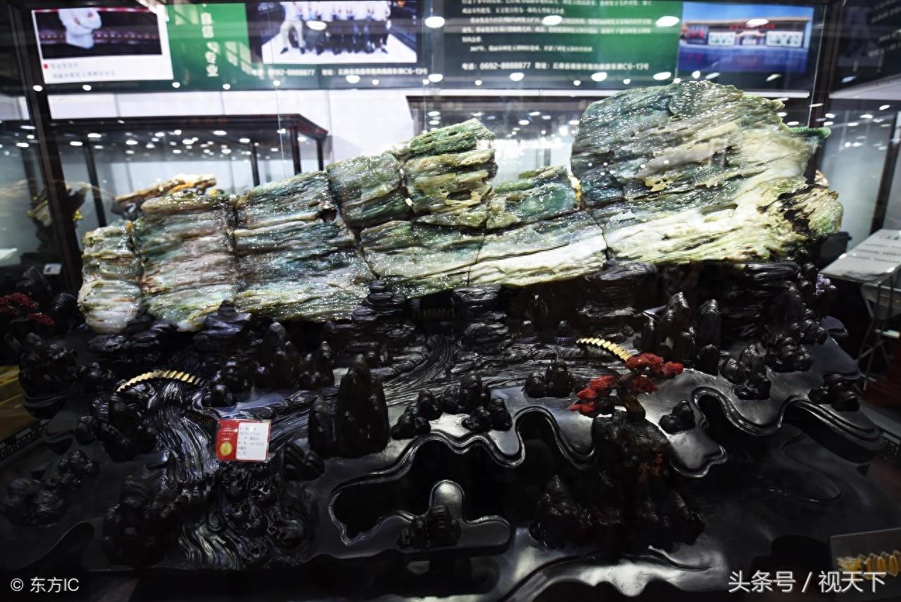 这10块奇石最低10几万元,最高10亿元,奇石的价格最终由谁决定