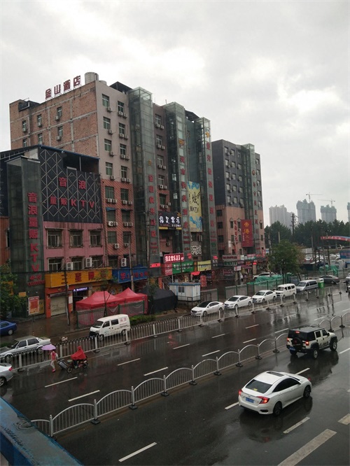 西安现存最大的城中村——鱼化寨