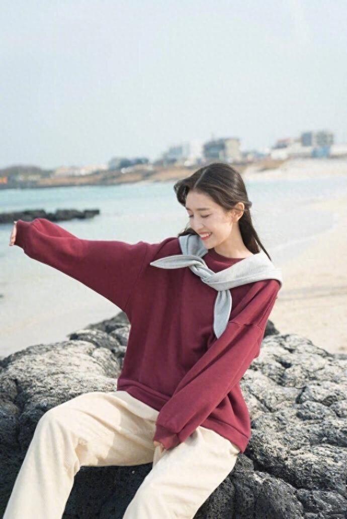 校花女神晁然,毕业于中国传媒大学,《最好的我们》中演洛枳学姐