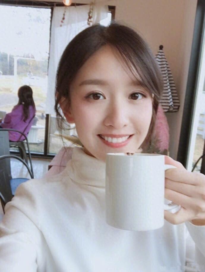 校花女神晁然,毕业于中国传媒大学,《最好的我们》中演洛枳学姐