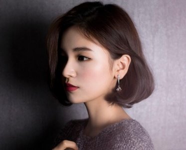 ​拥有这样的侧颜，拍照100%好看！