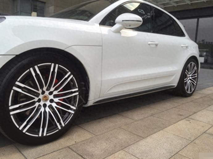 花74万买辆保时捷macan，车主自行改装，改到一半时后悔了