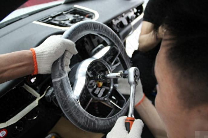 花74万买辆保时捷macan，车主自行改装，改到一半时后悔了