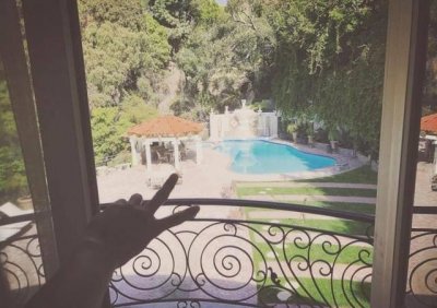 ​黄子韬豪宅一天1万租金，开豪车买玛莎拉蒂，他家到底多有钱？