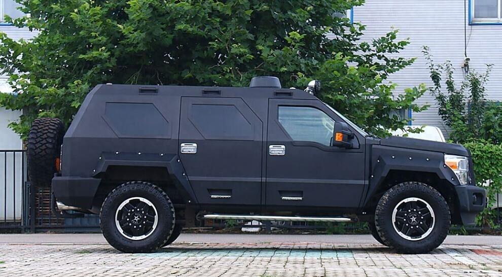 煤老板150万从迪拜买的乔治巴顿越野车，回归竟然交了200万