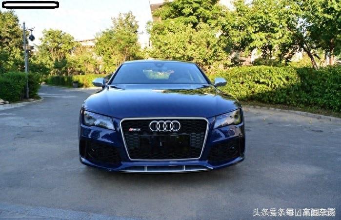 A6车主200万买奥迪RS7，百公里加速3.7秒，很多人都没见过这款车