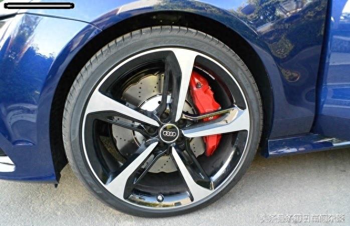 A6车主200万买奥迪RS7，百公里加速3.7秒，很多人都没见过这款车