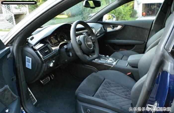 A6车主200万买奥迪RS7，百公里加速3.7秒，很多人都没见过这款车