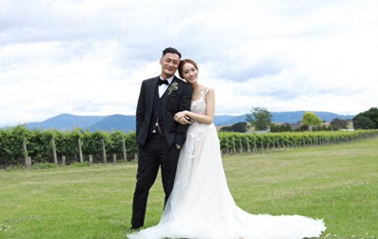 她是余文乐的老婆,气质、颜值不输一线女星